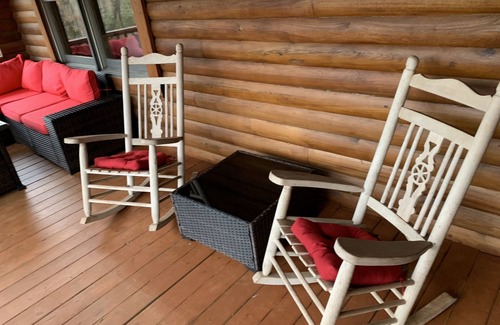 Ellijay Cabin | Generator, Fire Pit, Pet Friendly, Fire Pit, River Access, close to App Trail