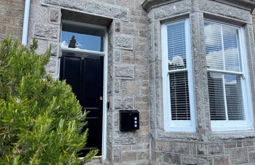 Chysauster House | Generous 5 bed House~Penzance close to station