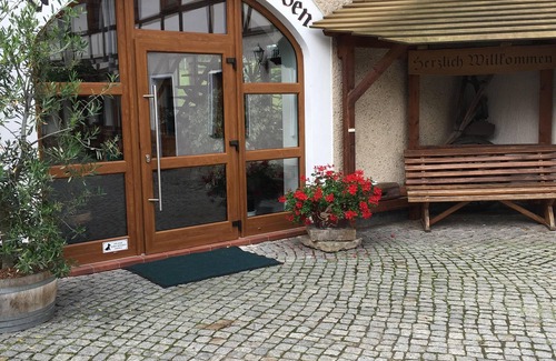 Mobschatz Apartment | Generous, fully equipped Apartment for max. 4 pers. (2-3 adults and 1-2 children)
