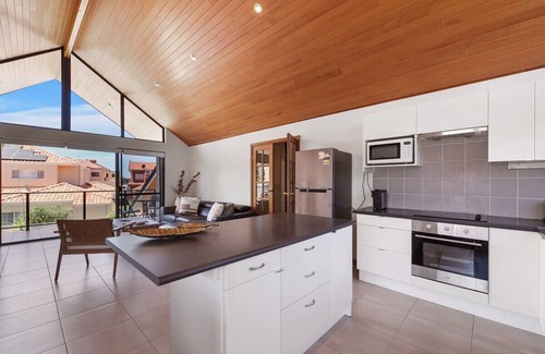 Applecross Apartment | Generous Riverside Living*3BR Swan River*Heathcote Park*