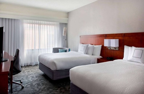 Middletown Apartment | Generously Sized Room Near the Airport w/Hot Tub & 2 Pools Access - Parking