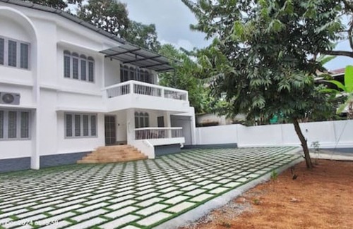 Kottayam House | Genesis spaces non AC upto 4 guests Kottayam