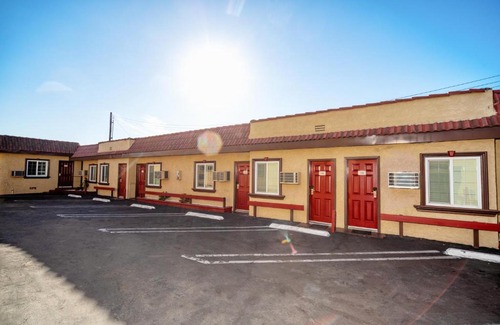 Inglewood Hotel | Geneva Motel
