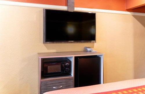 Inglewood Hotel | Geneva Motel