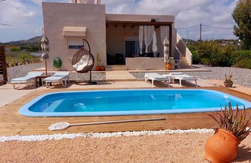 Gennadi Villa | Gennadi Serenity House- beachfront villa with pool