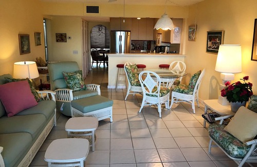 Estate Salt River Condo | Gentle Winds 2/BR 2/BA Closest building to the Sea! Sunset Views! Ground Floor
