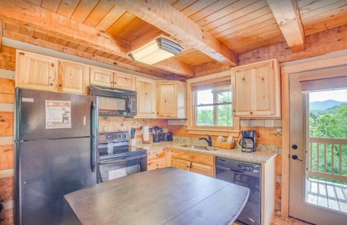 Gatlinburg Cabin | Genuine Smoky Mountain Log Cabin, Privacy, Secluded Views, Easy Access, King Bed