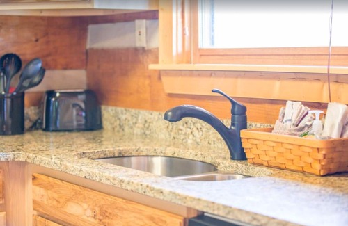 Gatlinburg Cabin | Genuine Smoky Mountain Log Cabin, Privacy, Secluded Views, Easy Access, King Bed