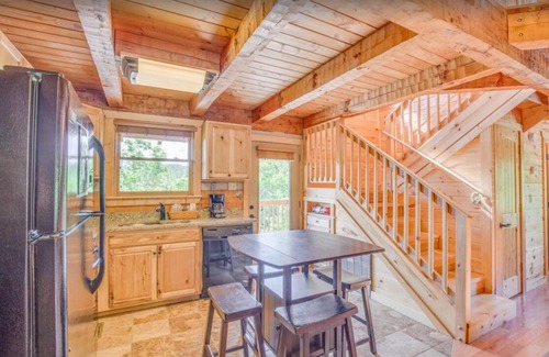Gatlinburg Cabin | Genuine Smoky Mountain Log Cabin, Privacy, Secluded Views, Easy Access, King Bed