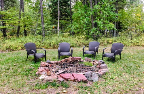 Columbia Falls House | Geodesic dome with full kitchen, fireplace, firepit, cozy deck & washer/dryer