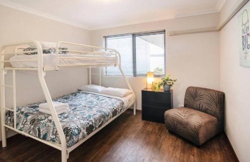 Geographe House | Geographe Marina Retreat- WIFI, Bikes and Kayaks