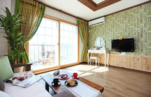 Irun-myeon House | Geojae Moraesoop Pension