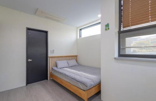 Irun-myeon House | Geoje Yolo Guesthouse