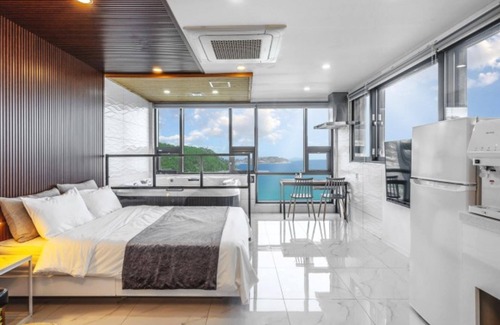 Sibang-ri House | Geojedo Genie Spa Pension