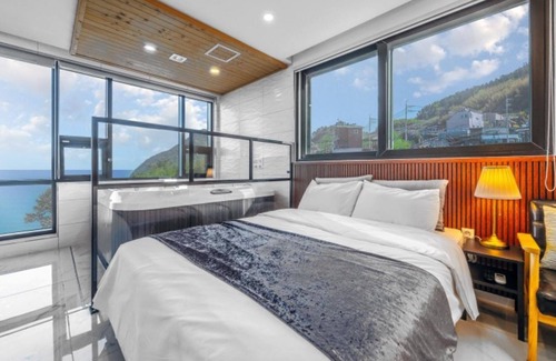 Sibang-ri House | Geojedo Genie Spa Pension