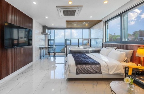 Sibang-ri House | Geojedo Genie Spa Pension