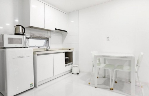 Irun-myeon House | Geojedo N White Pension