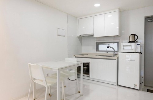 Irun-myeon House | Geojedo N White Pension