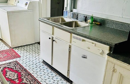 Historic Downtown Savannah Apartment | George Baldwin House Garden Apartment