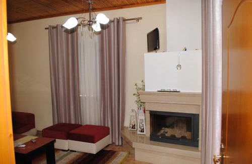 Gjirokaster House | George's Apartment