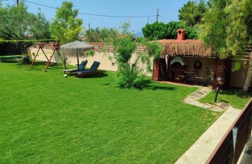 Chalcis Villa | George's family friendly maisonette with great exterior