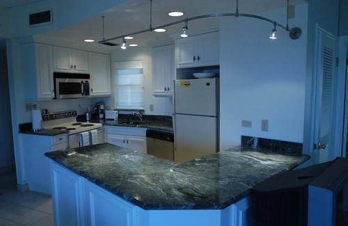 Seven Mile Beach Condo | George Town Villas - Beautiful Beachfront Condo