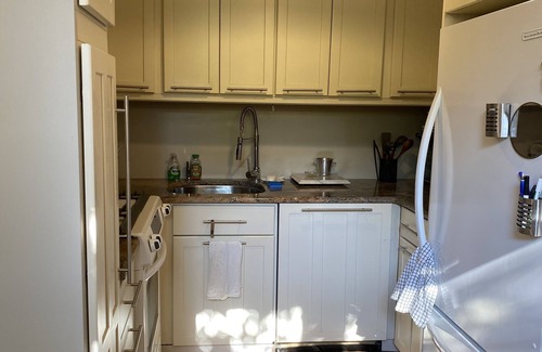 Georgetown Apartment | Georgetown 2 bedrooms, one bathroom , centrally located .