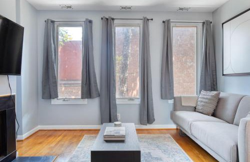 Georgetown Apartment | Georgetown 2br w wd nr Embassy Row nightlife WDC-705