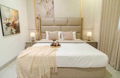 George Town House | Georgetown Elegant Golden Jacuzzi KTV 5BR 16pax E
