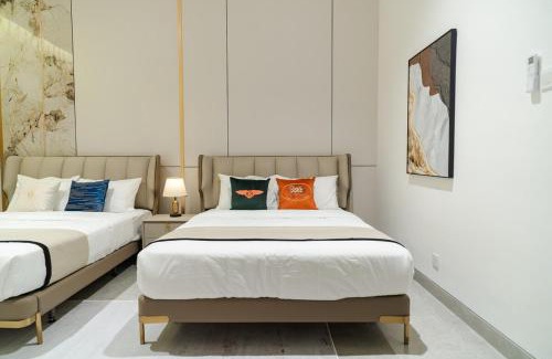 George Town House | Georgetown Elegant Golden Jacuzzi KTV 5BR 16pax E