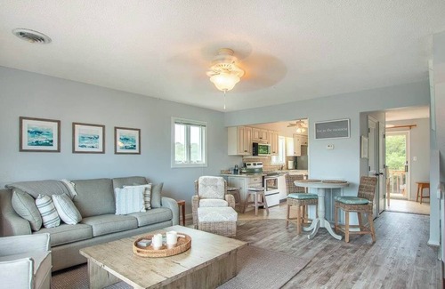 Sea Acres House | Georgetown Sands condo with WiFi, outdoor shower, and access to community pool and tennis