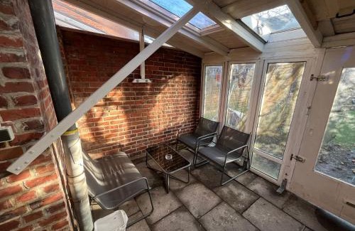 Kiel Apartment | Geräumige 2-Zimmer Monteurunterkunft mit Garten und überdachter Terrasse