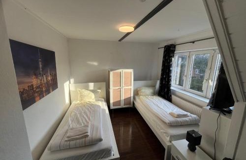 Kiel Apartment | Geräumige 2-Zimmer Monteurunterkunft mit Garten und überdachter Terrasse