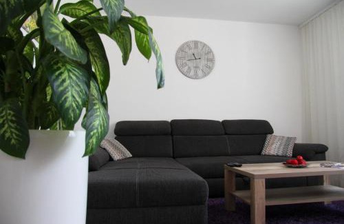 Mitte Apartment | Geräumige 4 Zimmer Wohnung an den Kaiserthermen