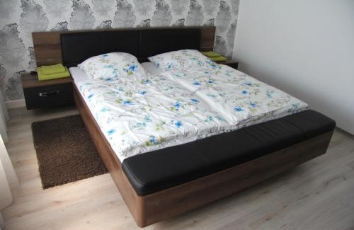 Mitte Apartment | Geräumige 4 Zimmer Wohnung an den Kaiserthermen