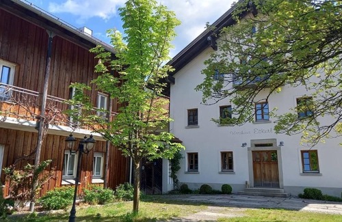 Bohmzwiesel Apartment | Geräumige Ferienwohnung (70m2) auf Erlebnisbauernhof