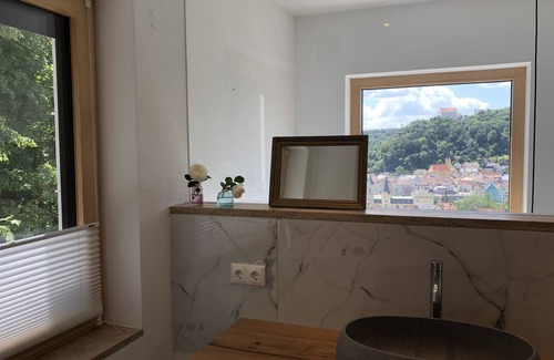 Riedenburg Apartment | Geräumige Ferienwohnung für bis zu Drei Personen mit Herrlichem Blick auf Riedenburg