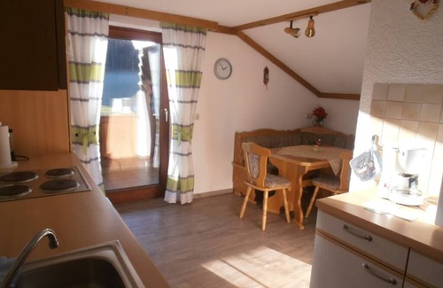 Zandt Apartment | Geräumige FeWo (115 m2) mit Balkon und Garten - perfekt für Ihren Familienurlaub!