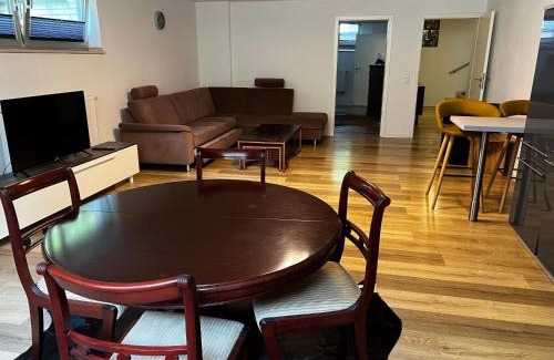 Widdersdorf Apartment | Geräumige Unterkunft auch familienfreundlich bis 4 Personen Köln