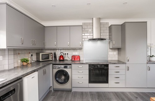 Bodffordd House | GER Y LLAN, pet friendly, character holiday cottage in Llangefni