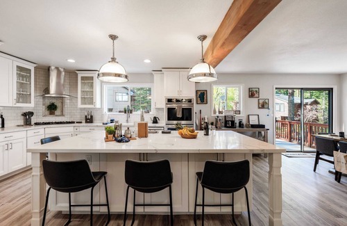 Incline Village Cottage | Geraldine Drive by Avantstay Hot Tub, Views, Walk to Trails + Game Room