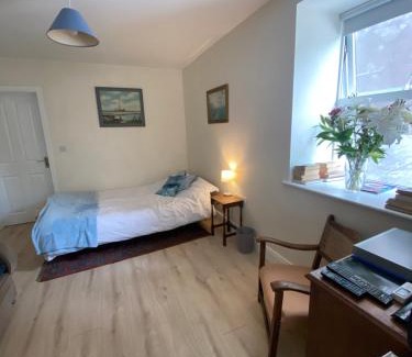 Knightstown Apartment | Geraldine House
