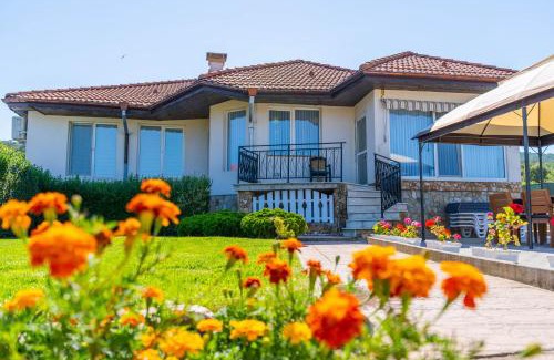 Obrochishte Villa | GERANIUM Holliday Villas