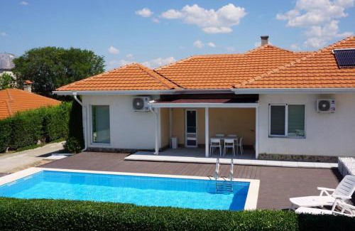 Obrochishte Villa | GERANIUM Holliday Villas