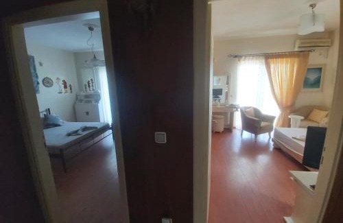 Kineta Apartment | Geranium Villa by the sea