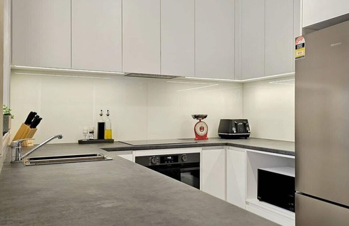 Hepburn House | Gerry's Summary: Disc
