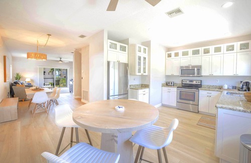 Siesta Key House | Gertrude's Siesta | Ocean-Views, Pool, 1-2 min walk to Beach, Covered Patio, Private Elevator!