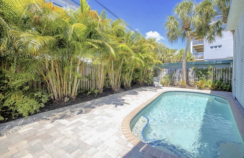 Siesta Key House | Gertrude's Siesta | Ocean-Views, Pool, 1-2 min walk to Beach, Covered Patio, Private Elevator!