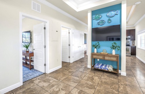 Siesta Key House | Gertrude's Siesta | Pool, Jacuzzi! 1-minute to Beach! 4-min Dining & Music!