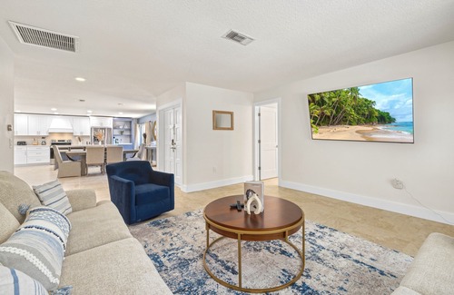 Siesta Key House | Gertrude's Siesta | Private Patios, Beach & Village, 100 steps to Best Views on Siesta Key!